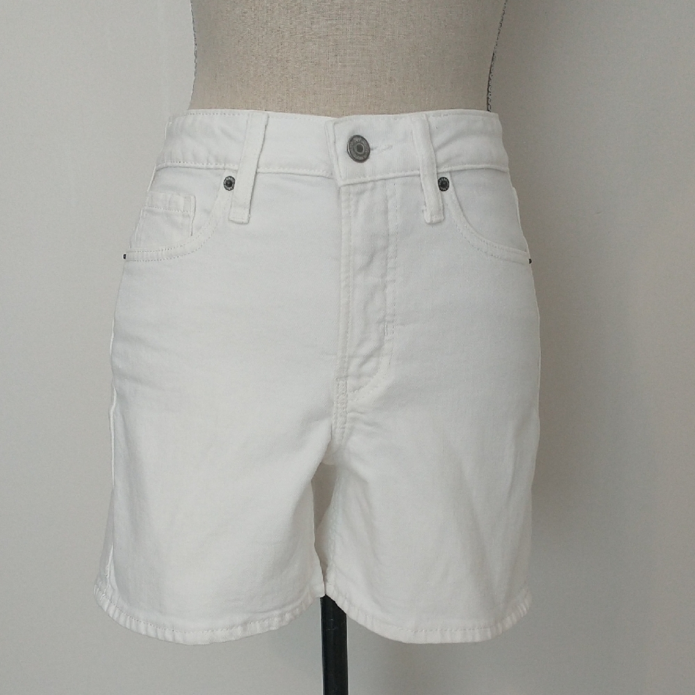 Old Navy Women's O.G. Straight White Shorts Size 2